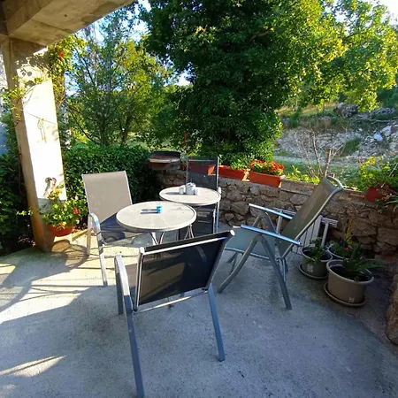 Di Apartamento *